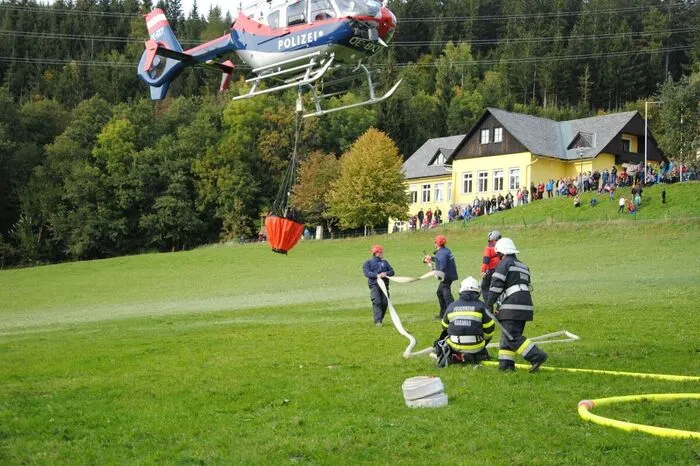 Auch zahlreiche Zuseherinnen und Zuseher interessierten sich für die Übung.