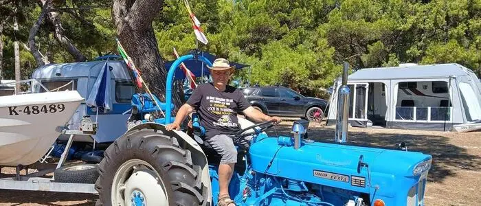 Der Fordson Superdexter Baujahr 1964 hat es nach Istrien geschafft – und auch (fast) wieder zurück