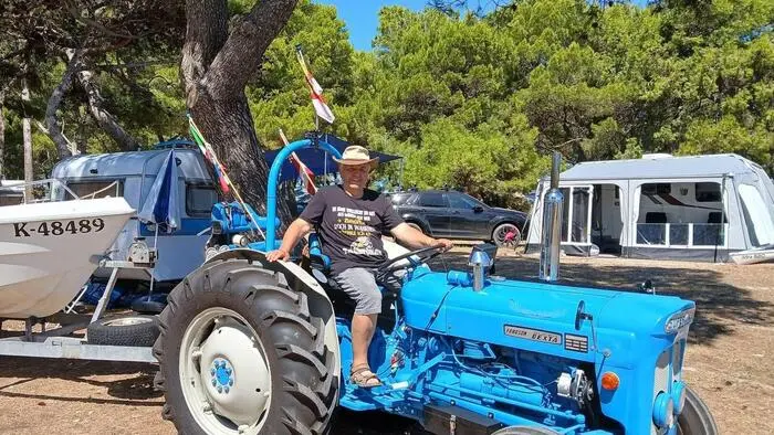 Der Fordson Superdexter Baujahr 1964 hat es nach Istrien geschafft – und auch (fast) wieder zurück