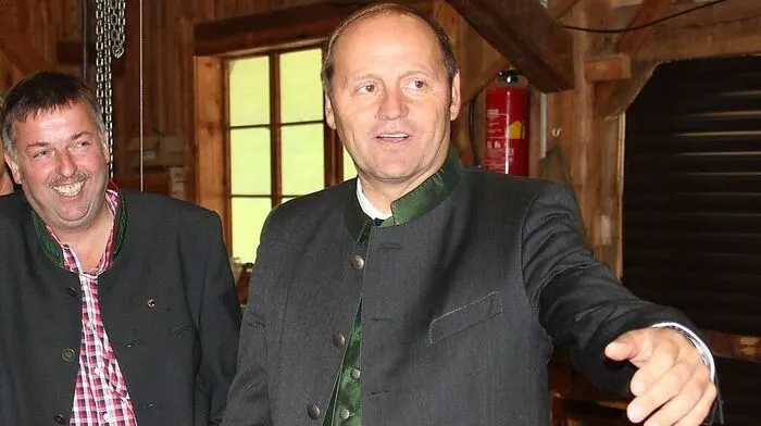 Hubert Jesacher, im Bild mit Landeshauptmannstellvertreter Josef Geisler, will es wissen und kandidiert für das Bürgermeisteramt