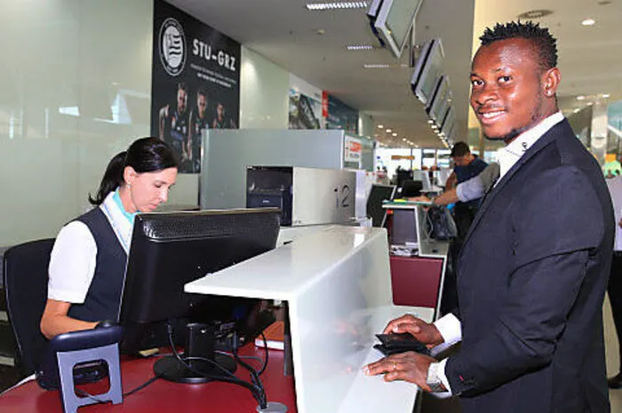 Eze beim Check-In