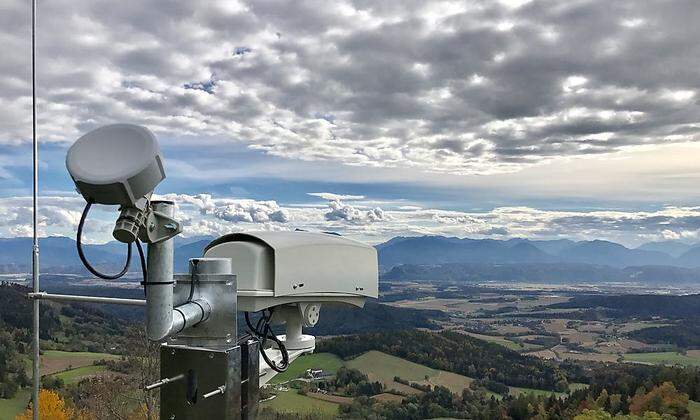 Am Magdalensberg installierte WMS eine Lowlight-Panoramakamera, die auch in der Nach taghelle Bilder liefert und für meteorologische Zwecke eingesetzt wird