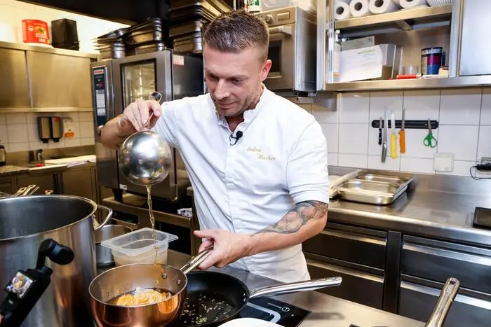Basis für Stefan Hacker ist eine kräftige Brühe.