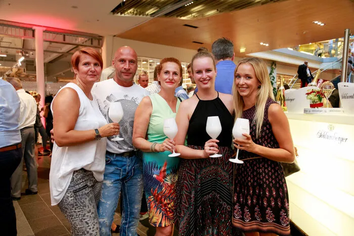 19 neue Shop-Partner gaben Anlass zum Feiern, rund 1000 Gäste waren beim Fest dabei.
