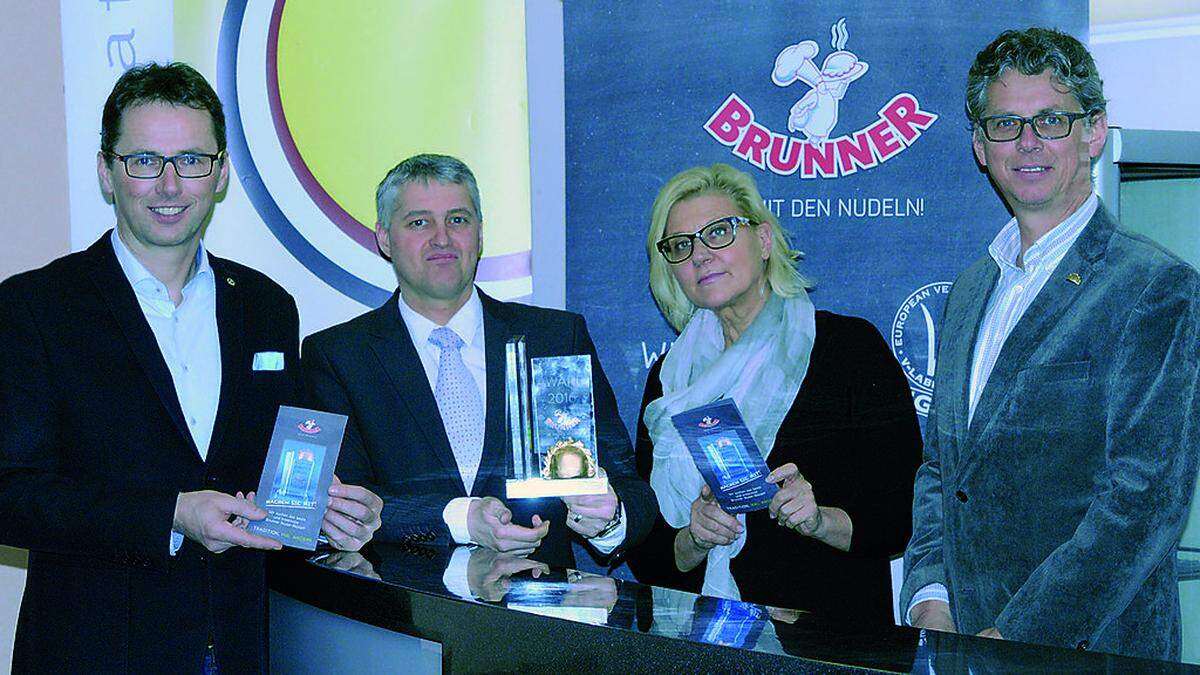 Albin Brunner, HLW-Direktor Adolf Lackner, HLW-Fachvorständin Madeleine Müller und Günter Brunner