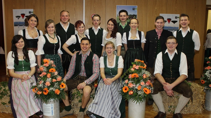 Vertreterinnen und Vertreter der Ortsgruppen der Landjugend des Bezirks Voitsberg eröffneten den Ball mit einer spektakulären Polonaise.