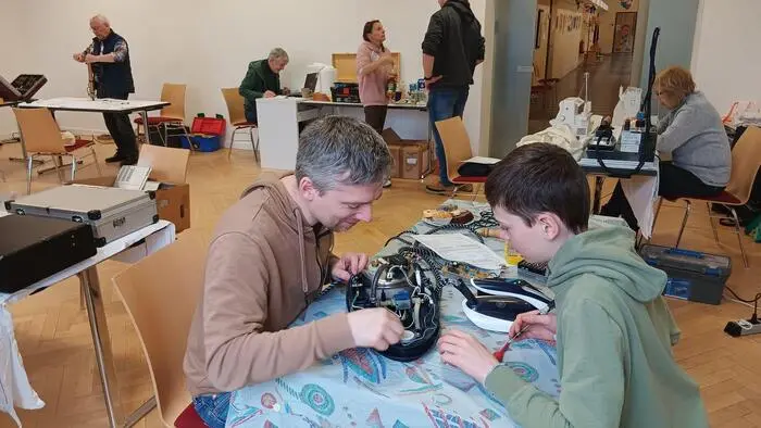 Im Repair-Café in Voitsberg werden etwa kleine Geräte gratis repariert
