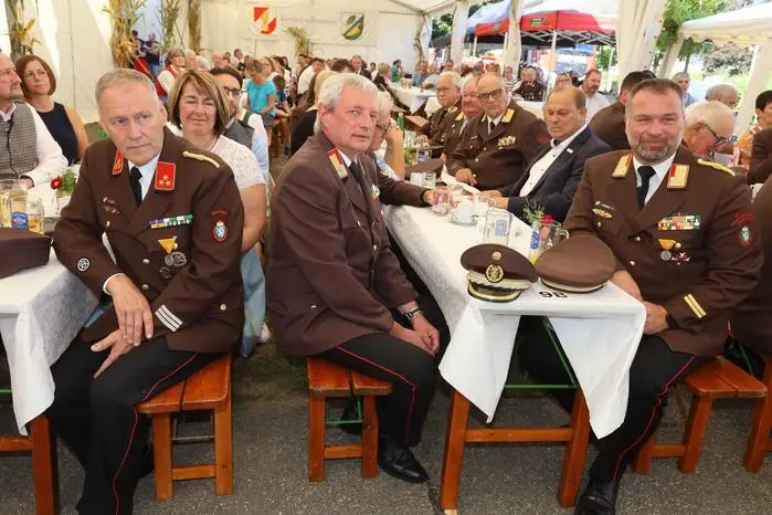 Kommandant Franz Rumpler, Landesfeuerwehrkommandant Reinhard Leichtfried und Volker Hanny. .