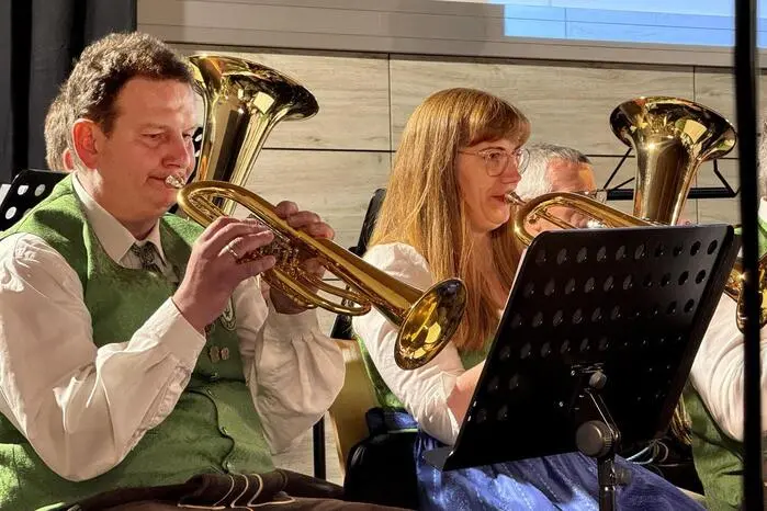 Einen viel bejubelten Bühnenauftritt feierte die „Jungmusi Bad Blumau“ unter der musikalischen Leitung von Stefan Brünner. 