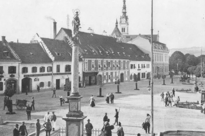 Hauptplatz mit russischen Kriegsgefangenen, Brauhaus und Brauhaus Hotel 1915
