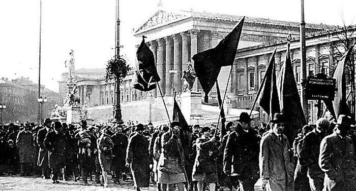 1930: Sozialdemokraten durften noch marschieren
