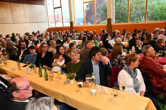 Bis auf den letzten Platz gefüllt war am Samstag der Saal der Volksschule in Mariahof beim traditionellen Liederabend des MGV „Höhenklang“ Mariahof.