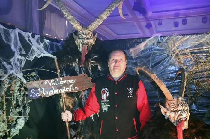 Auf Einladung der Voitsberger Schlossbergteifln mit Obmann Gerhard Sinanovic waren 23 Krampusgruppen aus der Steiermark und Kärnten nach Voitsberg gekommen, um sich zu präsentieren.
