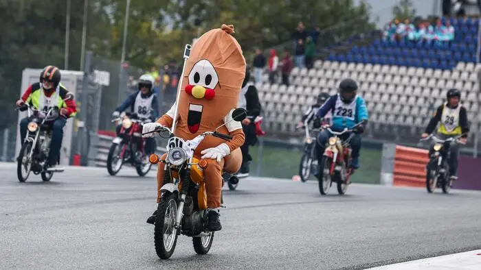 Die viel fotografierte Bratwurst auf der Strecke