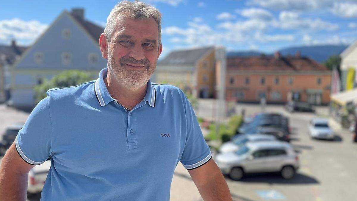 Gernot Lobnig (59), hier auf dem Balkon seines Bürgermeisterbüros, verlässt die Politik und wechselt zu den Stadtwerken Judenburg 