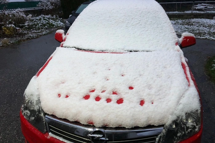 Polare Kaltluft sorgte über Nacht für eine dünne Schneedecke, der Höhepunkt des Wintereinbruchs steht aber noch bevor.