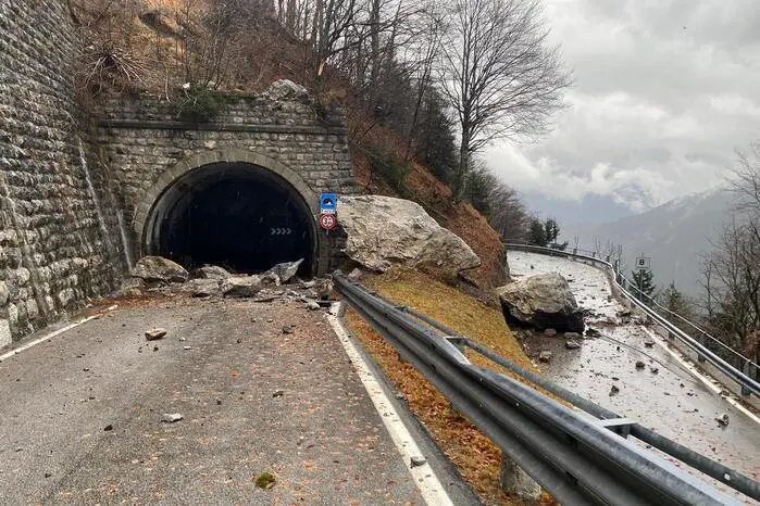 italienische Plöckenpassstraße SS StradaStatale 52 bis Monte Croce  Staatsstraße 52 b Plöckenpass