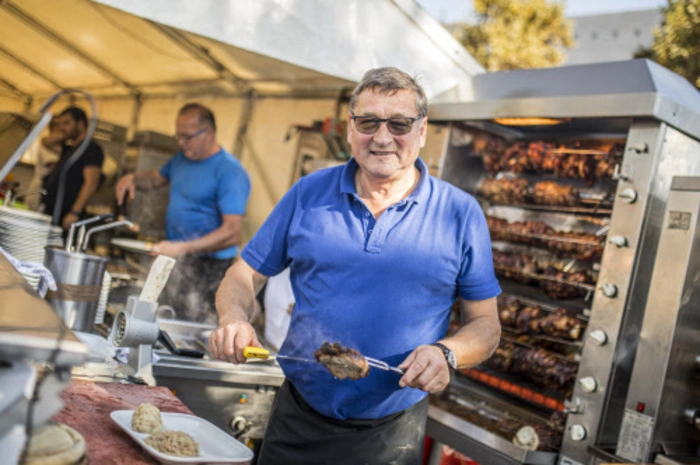 Auch jede Menge Köstlichkeiten warten auf die Besucher des ältesten Krämermarktes