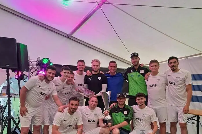 Die Organisatoren des USV Bretstein-Kleinfeldturnieres gratulierten dem Siegerteam EFC St. Michael.