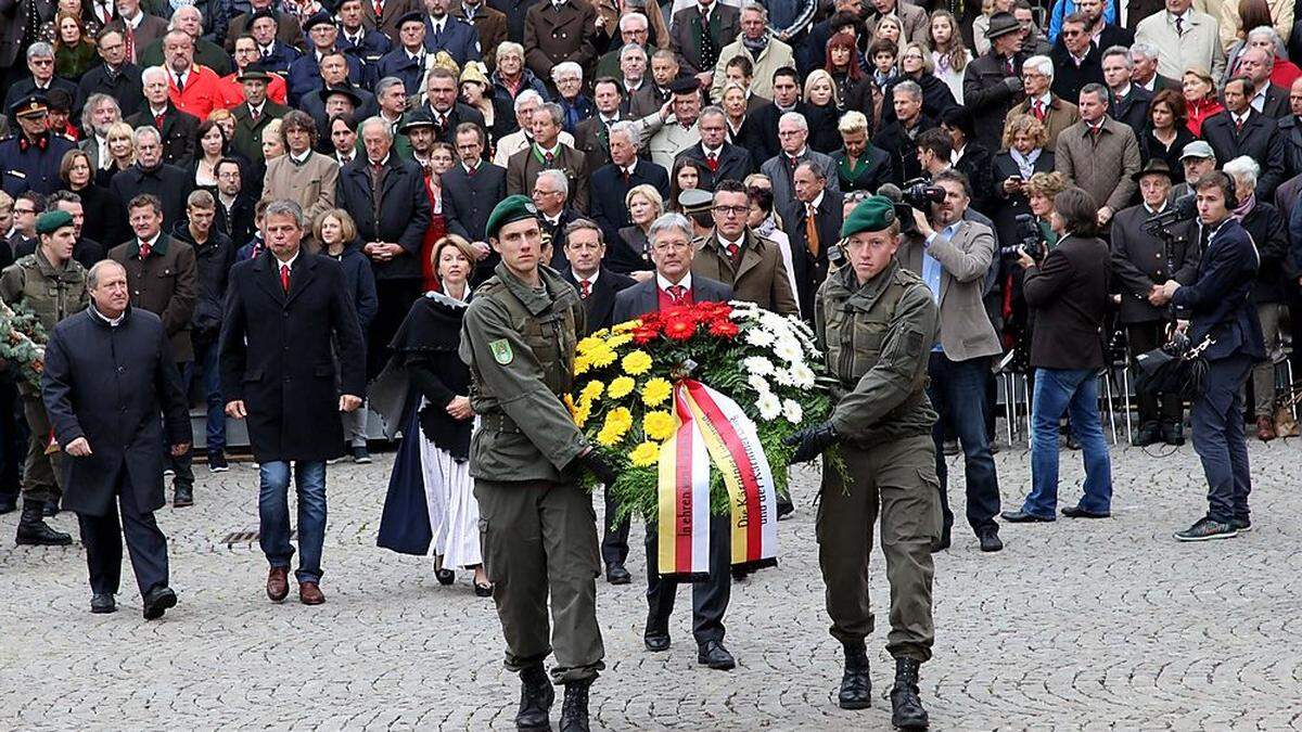 An der Stätte der Kärntner Einheit wurden von der Regierung Kränze niedergelegt