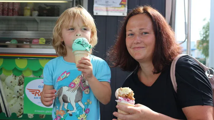 Im Rahmen der "Spür den Sommer"-Aktion der Kleinen Zeitung gab es am Freitagnachmittag eine Stunde lang Gratiseis beim Temml-Eisstand am Gleisdorfer GEZ-Parkplatz.