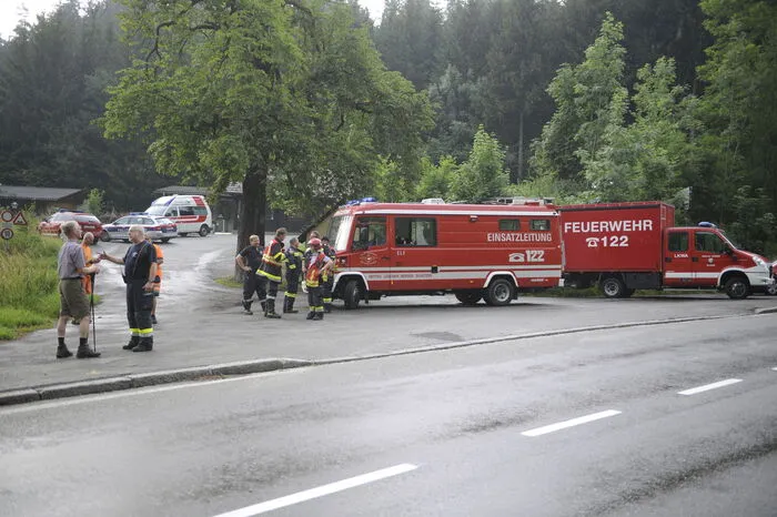 Aufgrund dieser vorgefundenen Lage wurde vom Einsatzleiter um 06:20 Uhr Alarm für den Feuerwehrabschnitt Leoben ausgelöst.