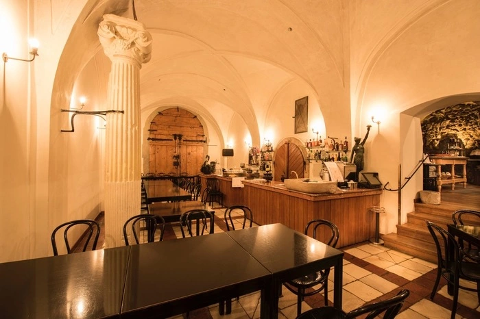 Das verlängerte Wohnzimmer von Christian Jungwirth, das Lokal Santa Clara...