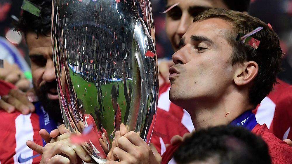 Wie Atletico-Madrid-Angreifer  Antoine Griezmann den Pokal nach dem Sieg im Uefa-Super-Cup küsste, konnte live auf Facebook mitverfolgt werden