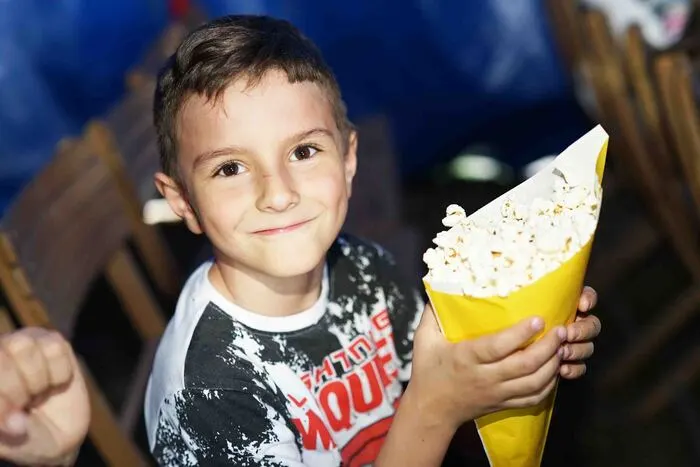 Mit Popcorn verfolgten die Kinder das Programm.