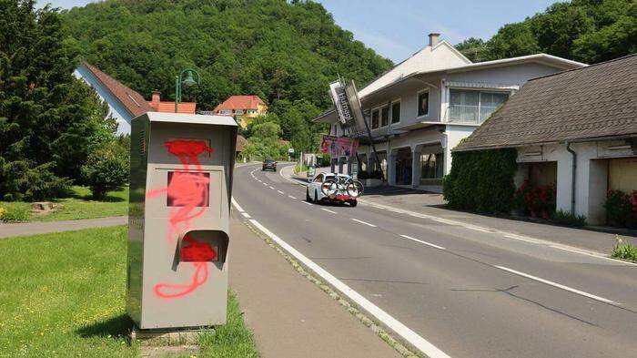 Im Mai des Vorjahres wurde der Radarkasten bereits einmal beschmiert