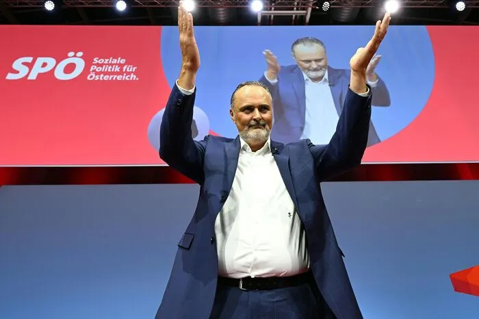 Am außerordentlichen Parteitag in Linz erhielt er Samstagnachmittag 53 Prozent der Stimmen, 46,8 Prozent votierten für Gegenkandidat Andreas Babler.