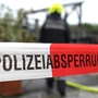 Die Polizei fahndet nach dem Täter, Straßensperren wurden eingerichtet