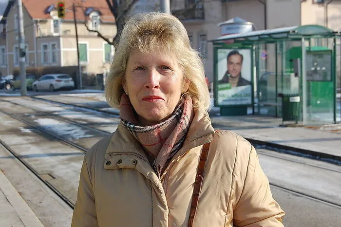 Marianne Tausch: "Ich bin sehr zufrieden, man wohnt hier im Grünen. Gut wäre es, wenn ein paar Mal am Tag ein Bus die Mariagrüner Straße hinauffahren würde. Für die, die weit draußen Richtung Fölling wohnen, sollte es eine bessere öffentliche Anbindung geben."