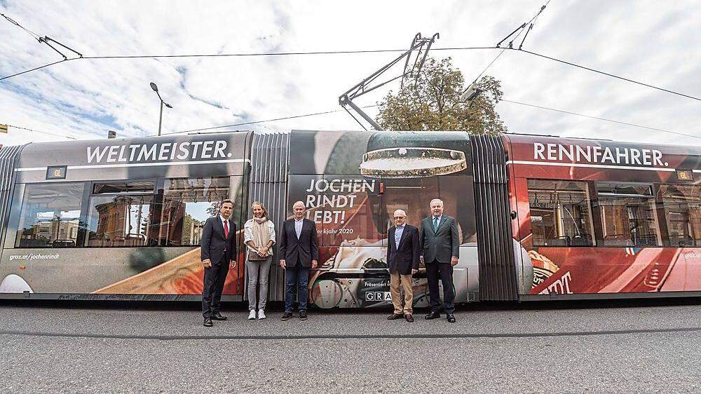 Präsentierten die neue Rindt-Straßenbahn: Siegfried Nagl, Natascha Rindt, Helmut Marko, Uwe Eisleben, Hermann Schützenhöfer