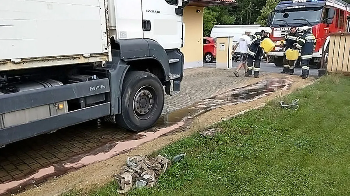 Eine Sperre aus Sand verhinderte, dass das Öl ins Erdreich eindrang