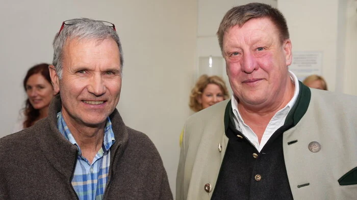 Dr. Josef Feldner - er stellt seine Gärten dem Pankratium zur Verfügung - mit Bürgermeister Josef Jury.