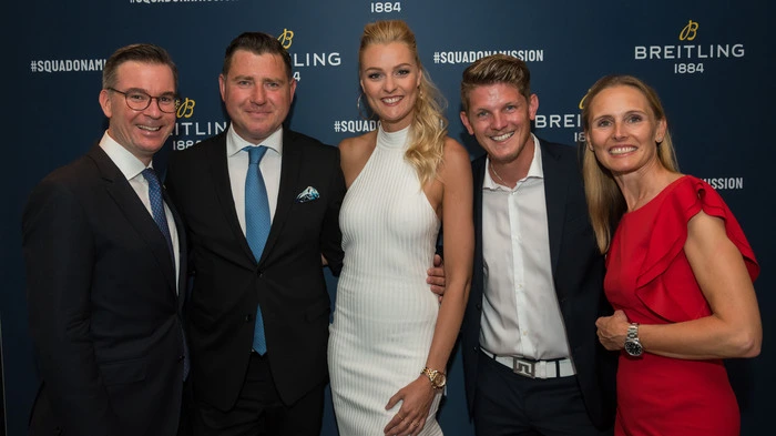 In Kooperation mit Juwelier Weikhard präsentierte die Schweizer Luxus-Uhrenmarke Breitling am Dienstagabend die neuesten Highlights in der Schloßberg Skybar in Graz. Viele Promis folgten der Einladung zum Luxus-Uhrenvergleich: hier im Bild Gastgeber Klaus Weikhard, Markus Scharinger und Birgit Linhart-Kaser von Breitling mit Miriam Höller und Thomas Morgenstern ...