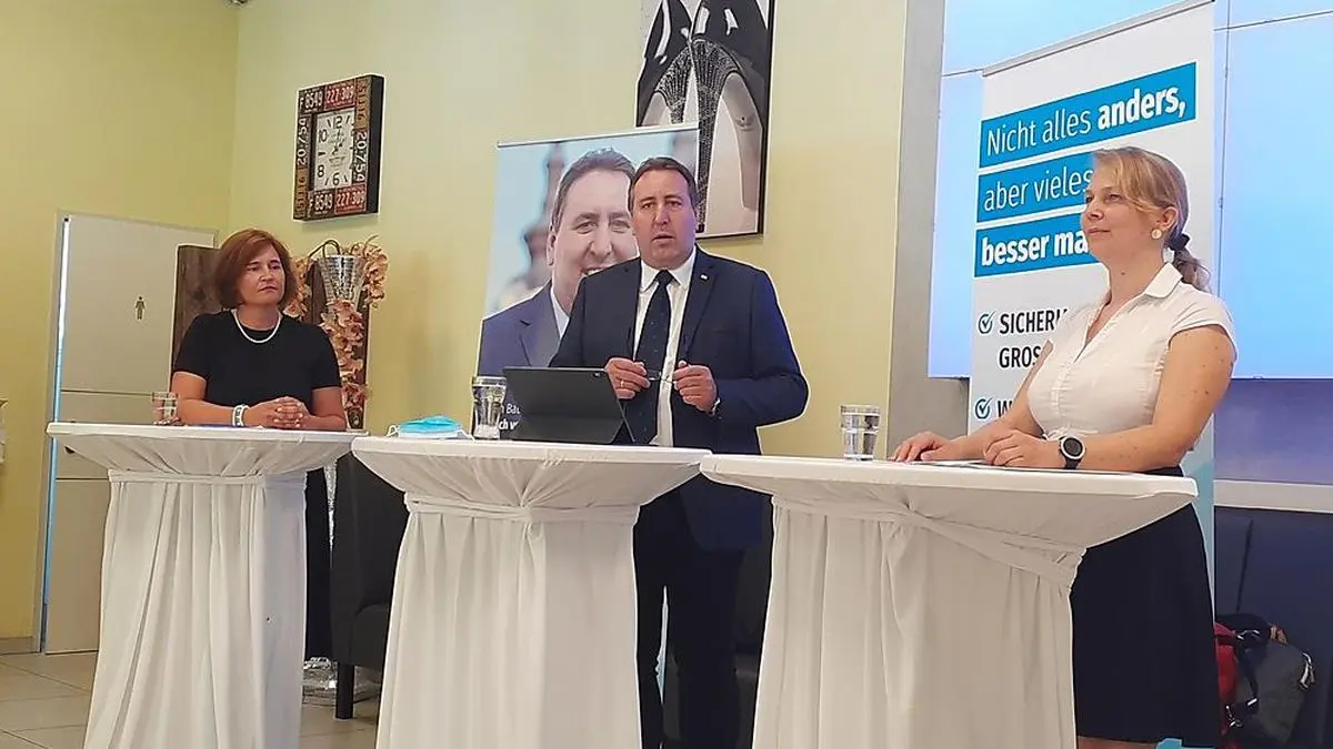 Baumann mit seinen Parteikolleginnen Dieringer-Granza und Nießner bei der Pressekonferenz am Montag