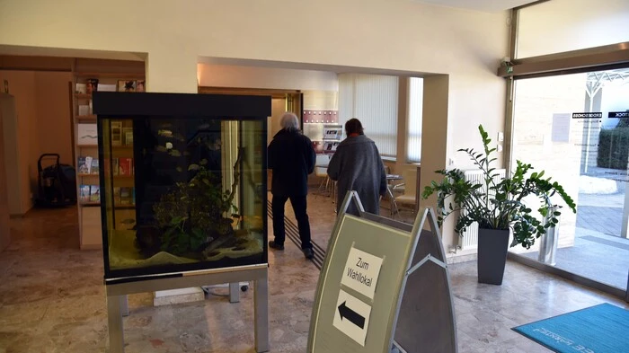 Um 16 Uhr schloss das Wahllokal in Krumpendorf seine Pforten. Jetzt beginnen spannende Minuten für die sechs Spitzenkandidaten. Der Wahl gestellt haben sich ...