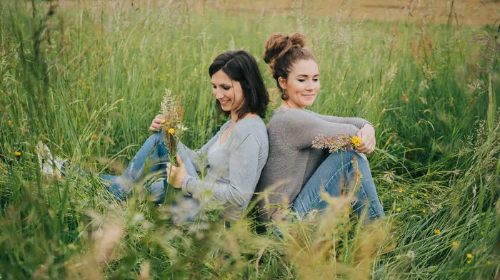 Als die „Wilden Schwestern“ zelebrieren Elisabeth Gindl und Roswitha Fauster in Bad Gleichenberg die Liebe zur Natur, Nachhaltigkeit und Regionalität