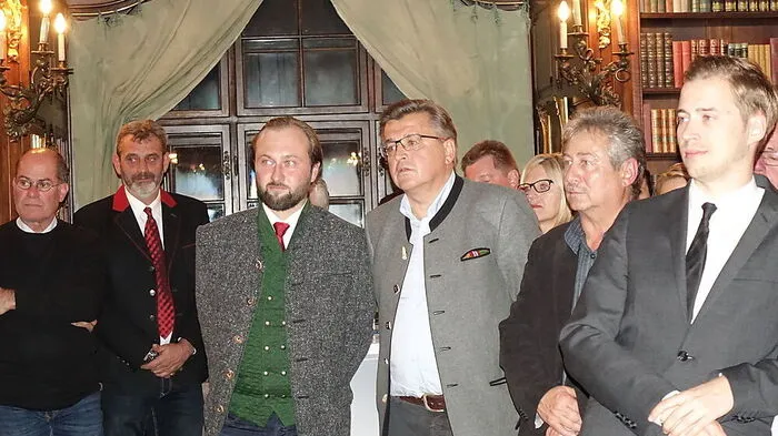 Max Lercher und Fritz Grillitsch (Mitte) präsentierten das Projekt im Zeilinger Schlössl
