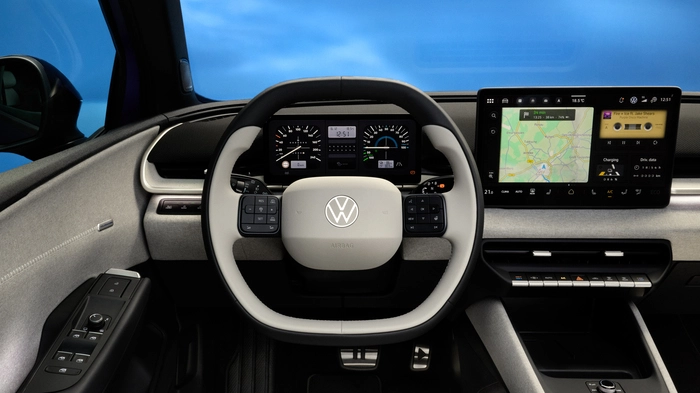 Auf Knopfdruck verwandelt sich die digitale Welt im Cockpit und am mittleren Bildschirm in eine Golf-1-Grafik