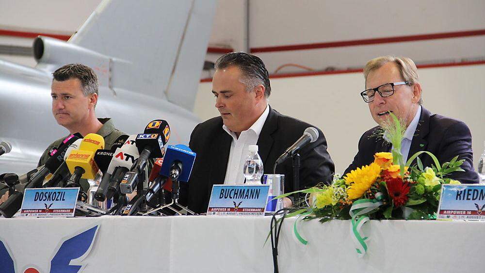 Minister Doskozil (Mitte) mit Schinnerl (links) und Buchmann