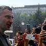  In den vergangenen Wochen saßen mehrere europäische Politikerinnen und Politiker den Trick-Anrufen des angeblichen Oberbürgermeisters von Kiew, Vitali Klitschko, auf.