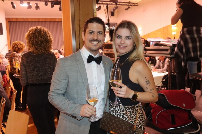 Klicken Sie sich durch die Bilder von Besuchern und Darbietungen der Völkermarkter Premierensitzung.