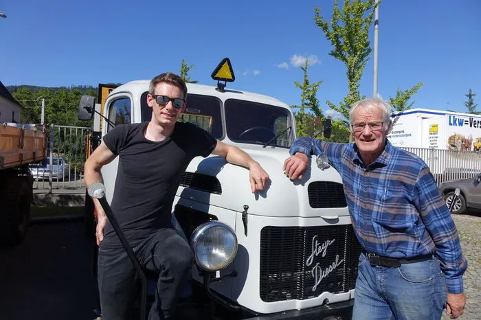Zwei Oldtimer-Liebhaber aus Kärnten, Andreas Kalt und Dietmar Payr, sind mit einem Steyr 380 angereist. 