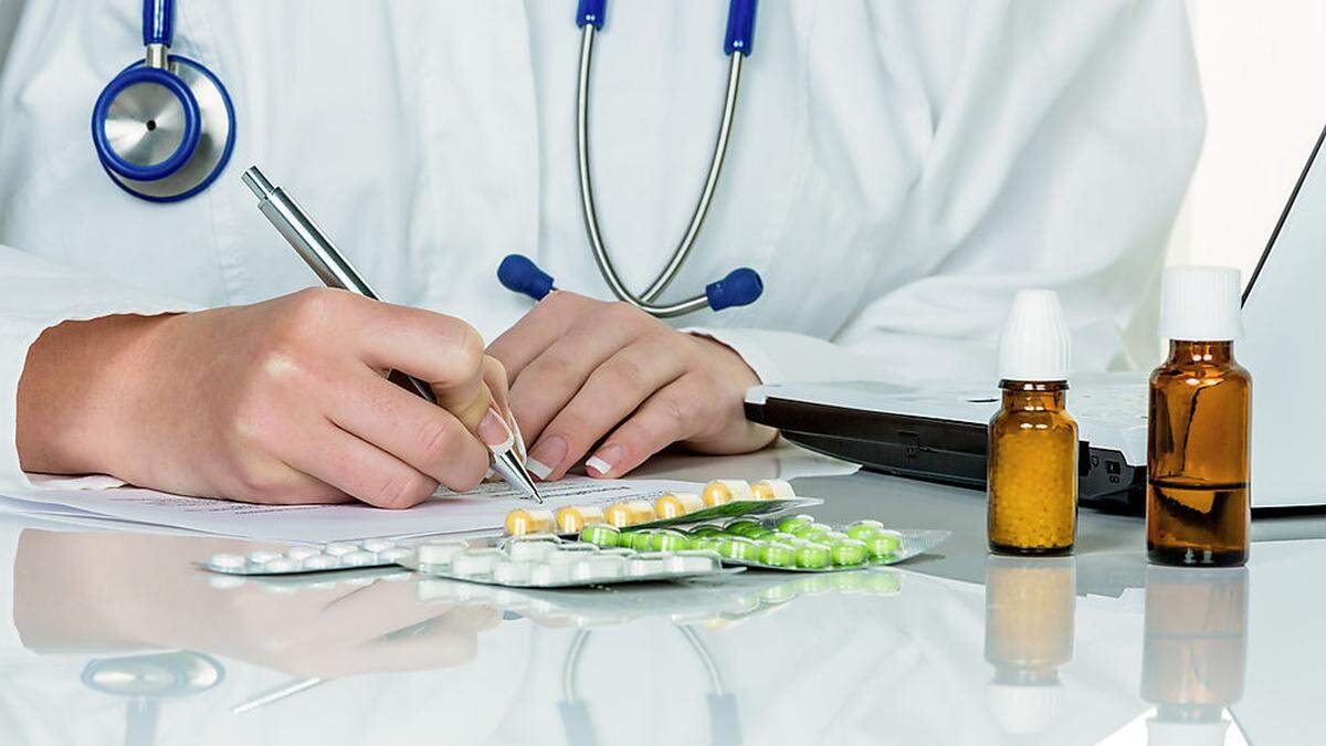 Wöchentlich verschrieb eine Allgemeinmedizinerin 30 Tabletten eines Opiats (Symbolbild)