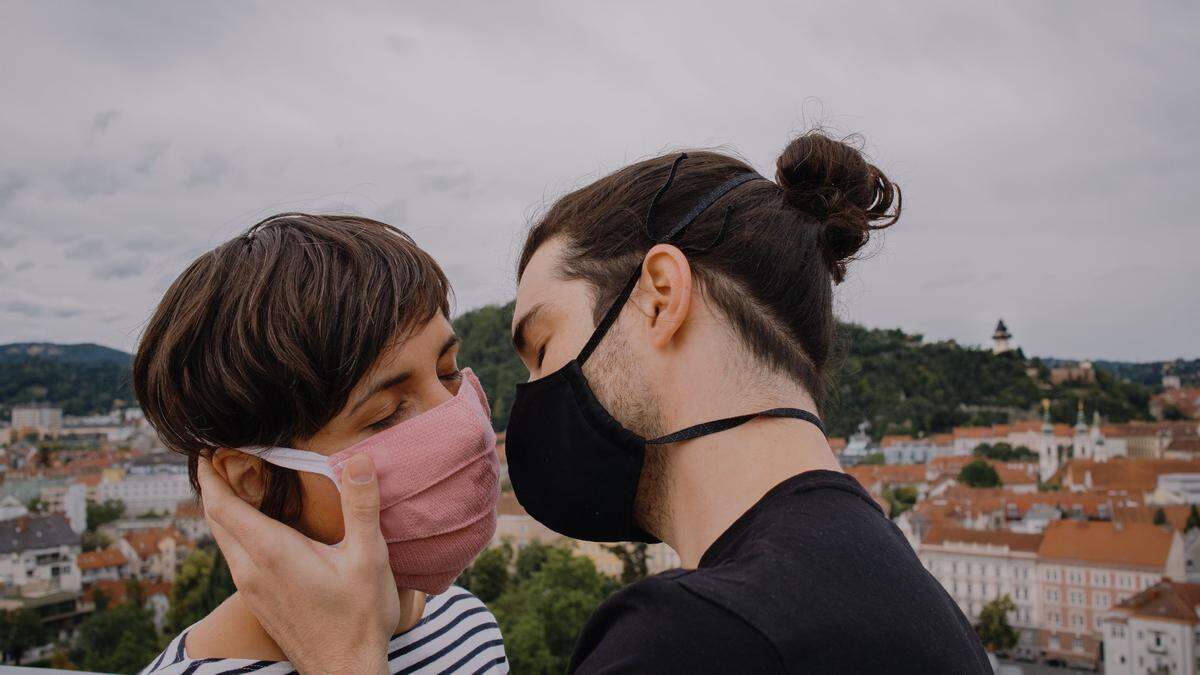 Vom Lachen und Lieben in Zeiten der Maske:  „Das neue Normal“ heißt die neue Komödie der Grazer Filmgruppe Loom 