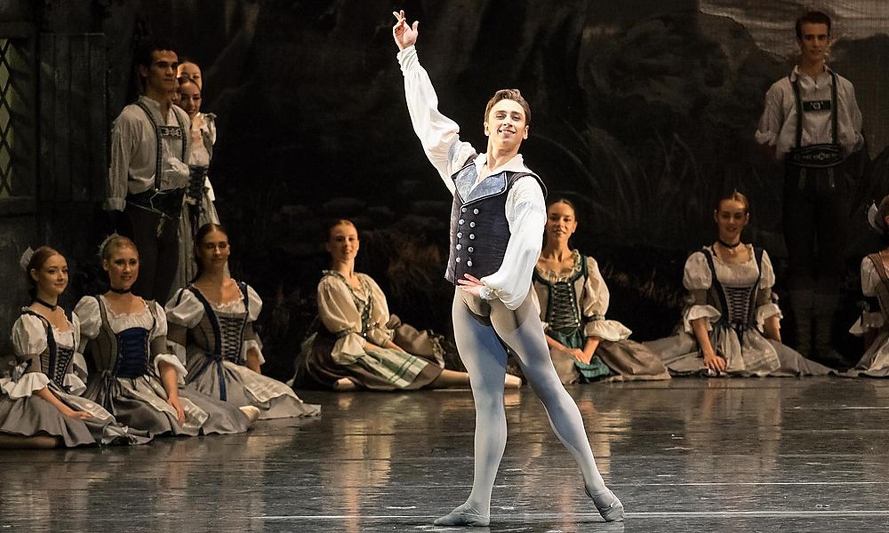 Das erste Mal: Ein Balletttänzer berichtet, wie sich sein erstes Vortanzen  angefühlt hat