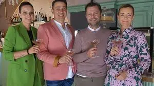 Chefin Elisa Grandits (rechts) mit Franz Gotthardt und seiner Frau und Jürgen Grandits